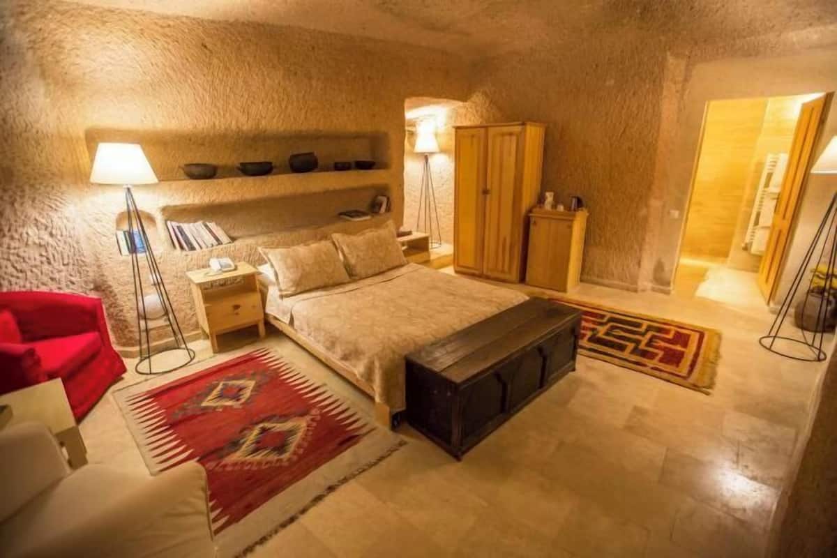 1 bedroom, minibar, in-room safe, individually decorated