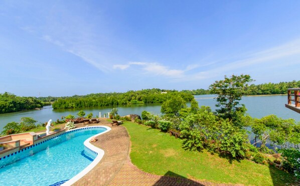 Pemandangan tasik