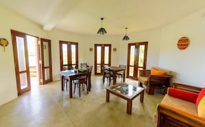 Daily continental breakfast (USD 4 per person)