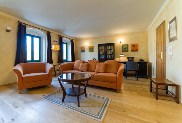 Apartment, 1 Schlafzimmer | Wohnbereich | LCD-Fernseher