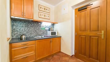 Apartemen | Dapur pribadi | Lemari es, microwave, kompor, dan mesin pencuci piring
