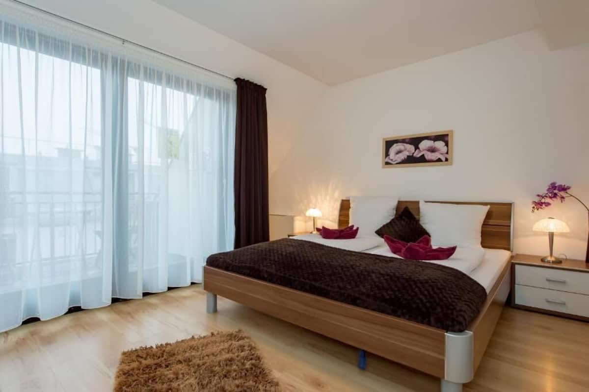 Duplex Family Twin Apartment | Soundproofing, iron/ironing board, free WiFi, bed sheets