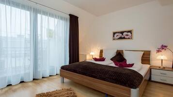 Duplex Family Twin Apartment | Soundproofing, iron/ironing board, free WiFi, bed sheets