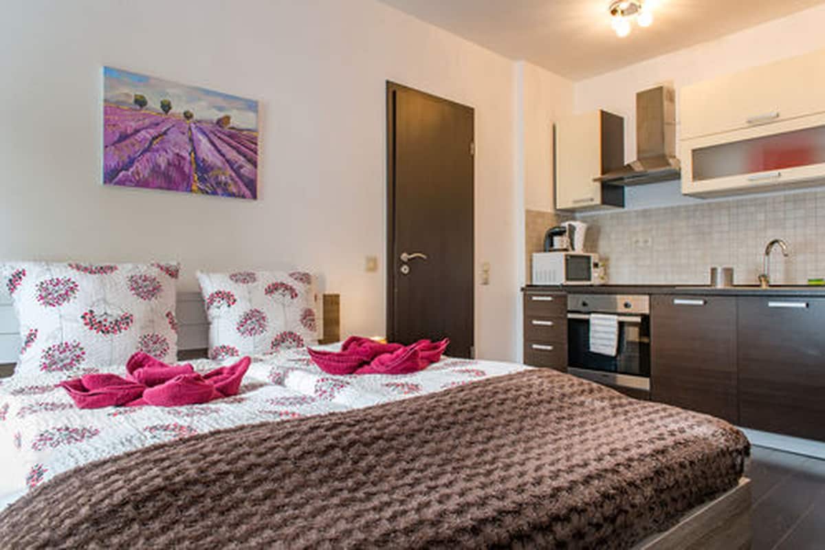 2 bedrooms, soundproofing, iron/ironing board, free WiFi