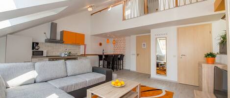 아파트, 발코니, 시내 전망 (Duplex) | 전용 주방 | 냉장고, 전자레인지, 오븐, 쿡탑