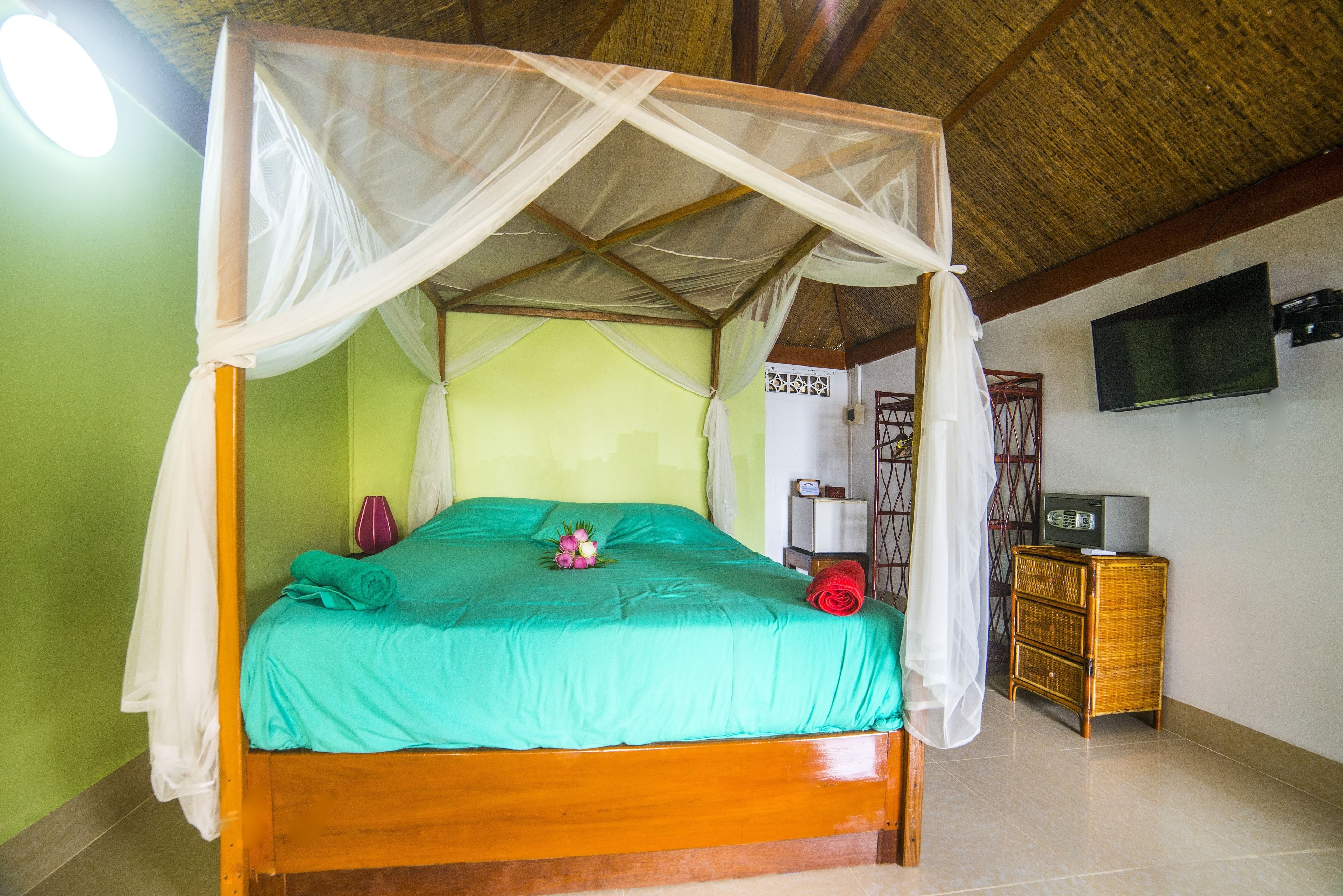 Double Bungalow | In-room safe