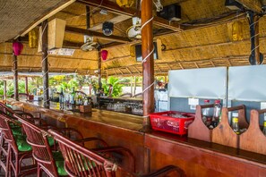 Con servicio de desayunos, comidas y cenas 