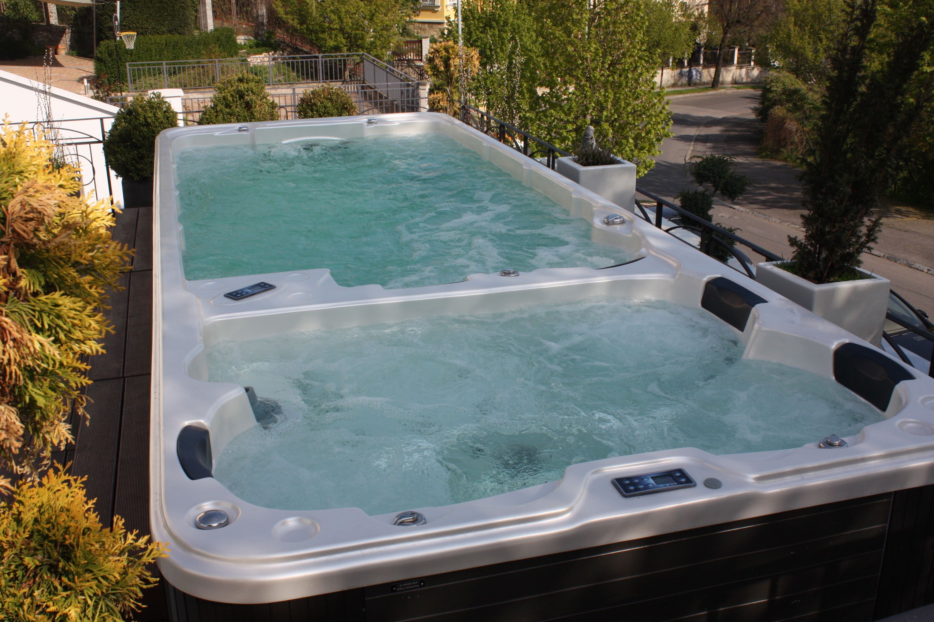 outdoor spa tub