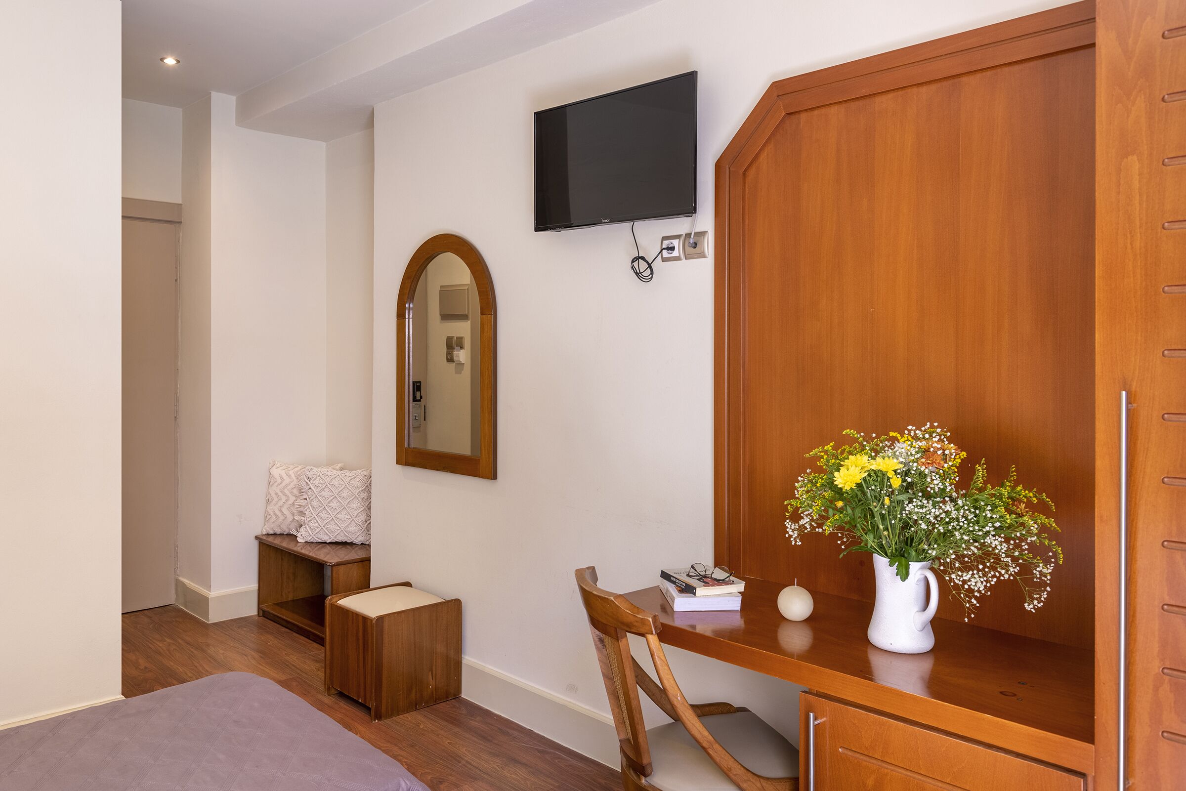 double or twin room | desk, iron/ironing board, free cots/infant beds, rollaway beds