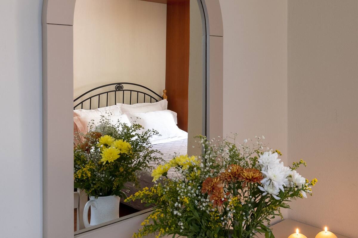 double or twin room | desk, iron/ironing board, free cots/infant beds, rollaway beds