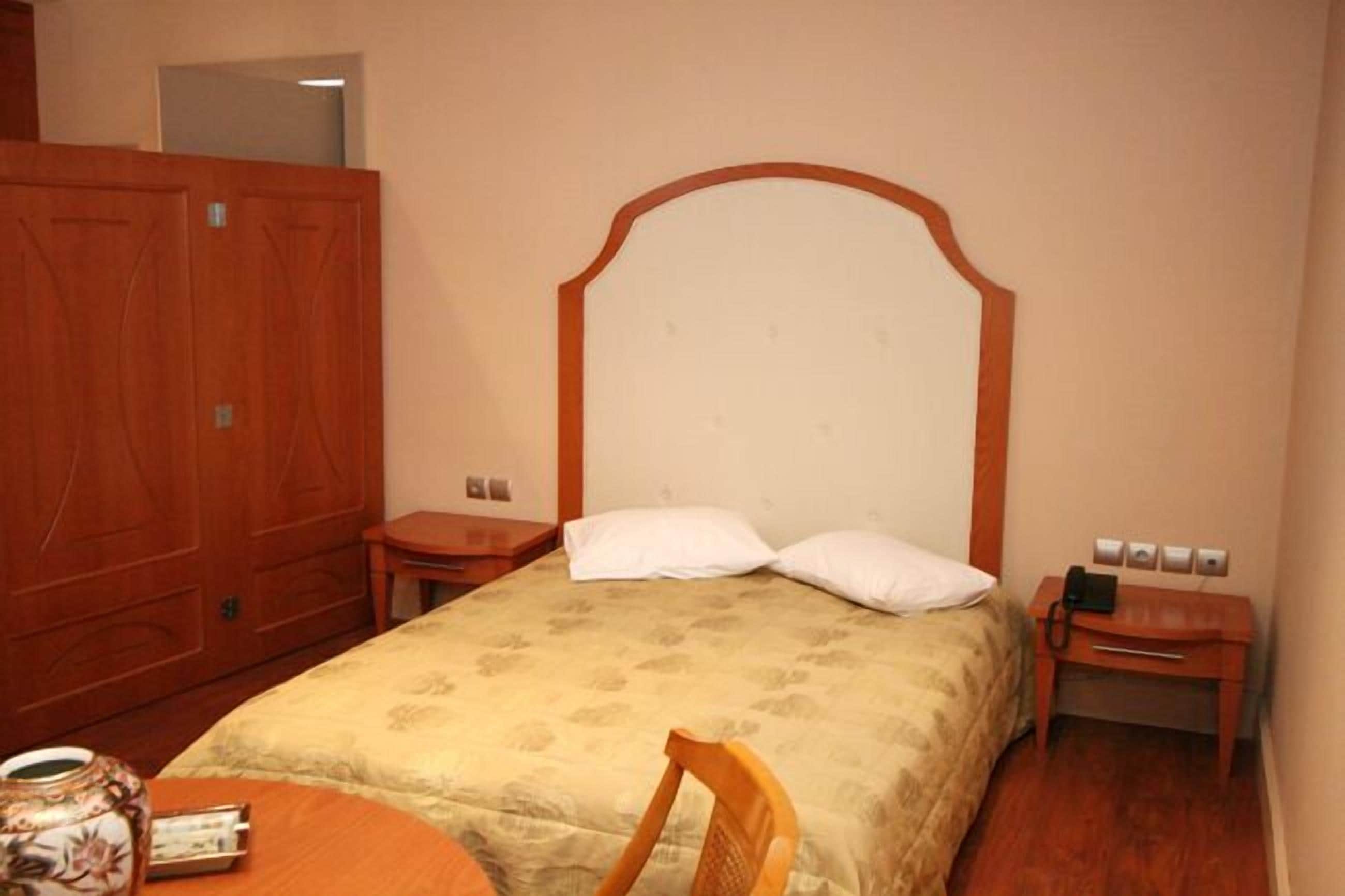 junior suite | desk, iron/ironing board, free cots/infant beds, rollaway beds