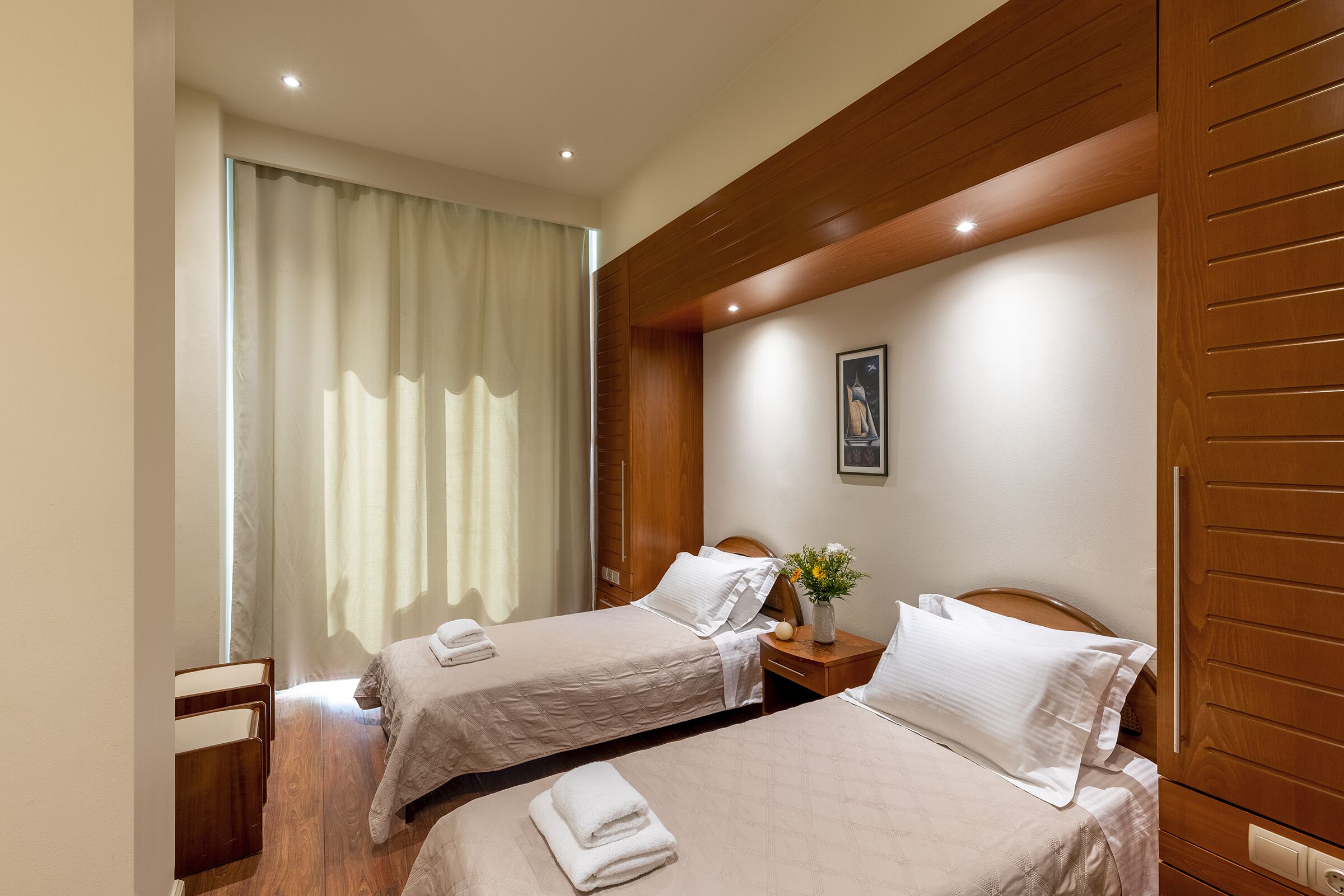 double or twin room | desk, iron/ironing board, free cots/infant beds, rollaway beds