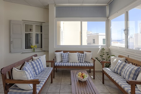 Twin Room (Shared Terrace) | Terrace/patio. Esperance 2