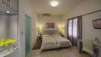 Twin Room (Shared Terrace) | Iron/ironing board, free WiFi