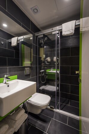 Premium Room | Bathroom | Shower, free toiletries, hair dryer, towels - Studio 44 (Beirut)