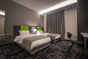 In-room safe, desk, blackout curtains, soundproofing - Studio 44 (Beirut)