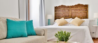 OYO Urban Vida Alcázar