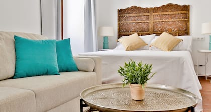 OYO Urban Vida Alcázar