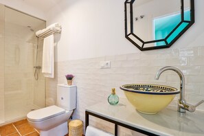 Gác (Capuchinos) | Phòng tắm | Buồng tắm vòi sen, đồ dùng nhà tắm miễn phí, máy sấy tóc, khăn tắm 
