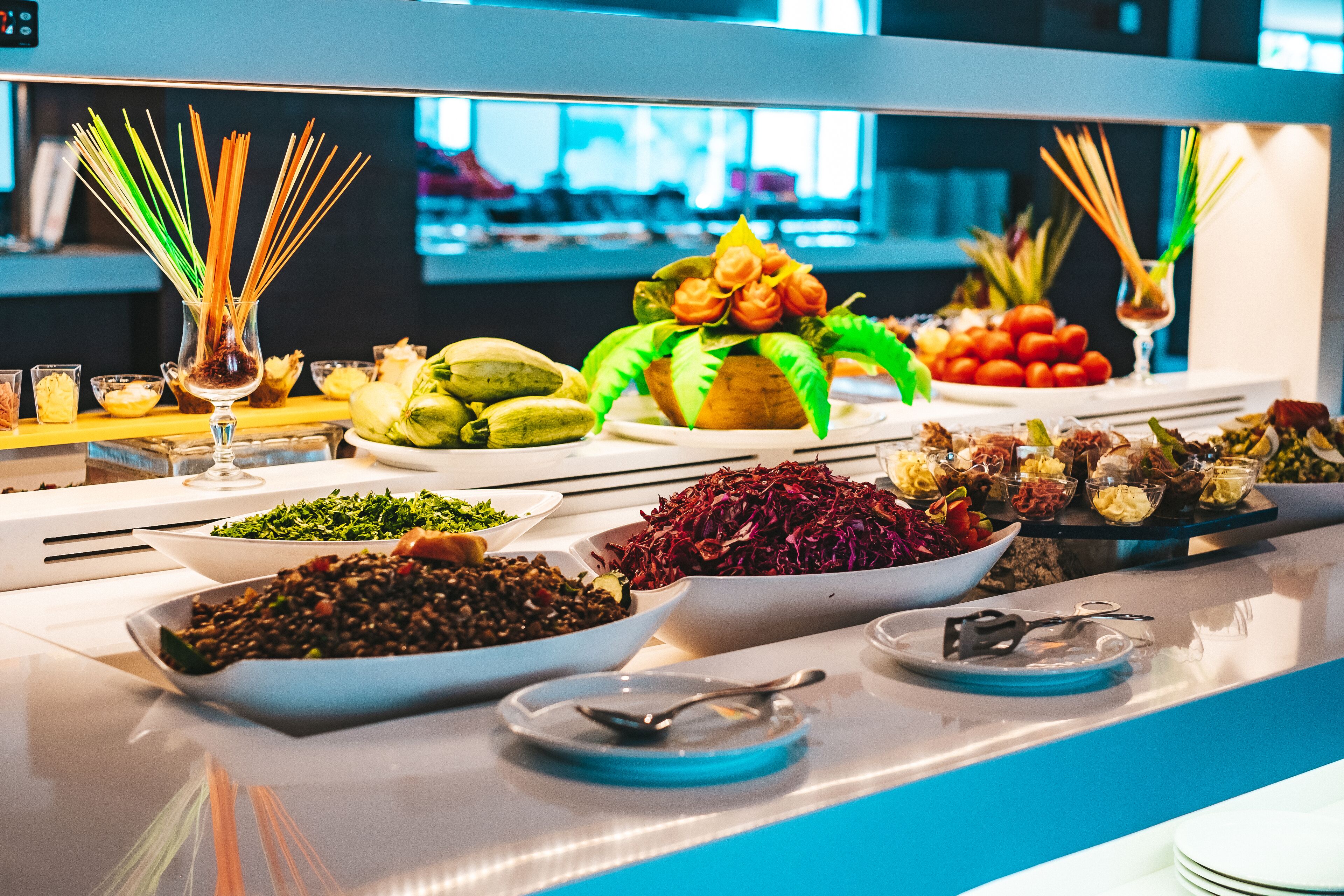 4 restaurants, breakfast, lunch served; local and international cuisine