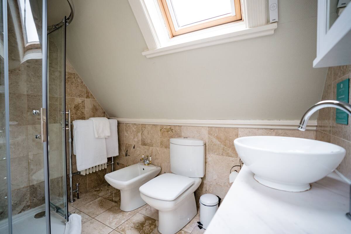 Superior Suite, Balcony (Zeguma) | Bathroom | Free toiletries, hair dryer, towels