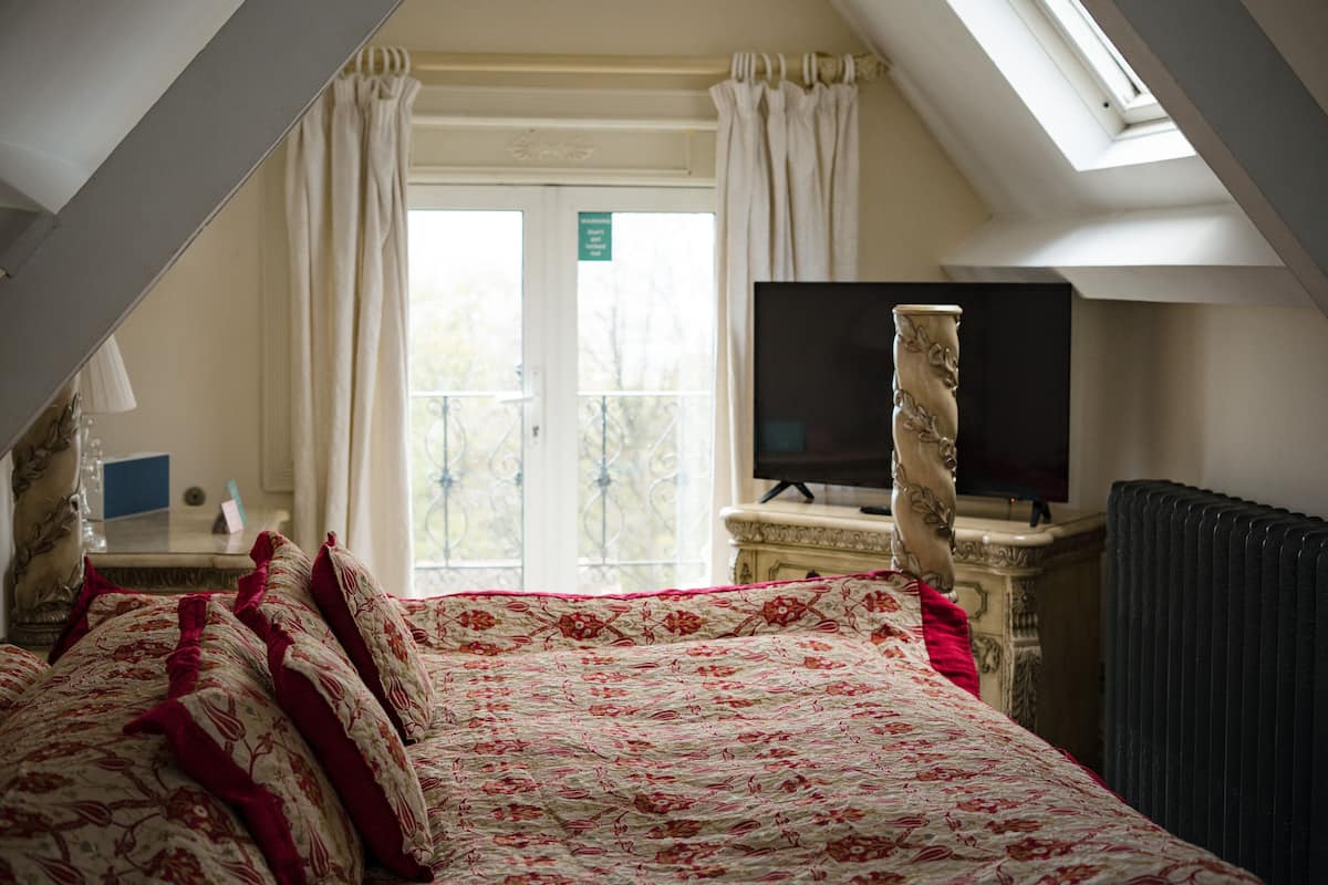 Superior Suite, Garden View (Ionia) | Iron/ironing board, free WiFi, bed sheets