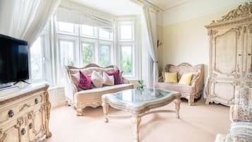 Suite Deluxe, vistas al jardín (Lydia) | Tabla de planchar con plancha, wifi gratis, ropa de cama