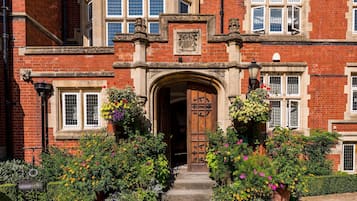 Entrada al alojamiento