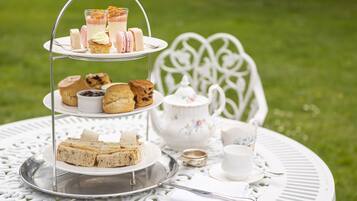 Breakfast, lunch, dinner served; British cuisine