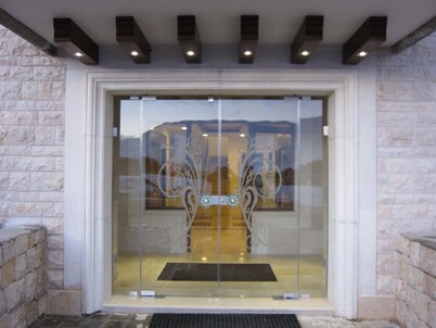 Cedars Palace