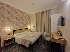 Camera Matrimoniale In Dependence | Badeværelse | Bruser, gratis toiletartikler, hårtørrer, håndklæder