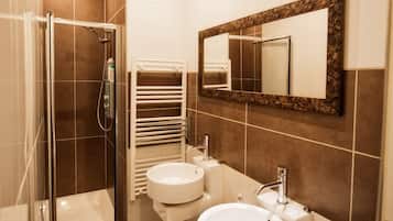 Habitación de diseñador-1 cama matrimonial o 2 individuales | Baño | Regadera y secadora de cabello