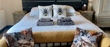 Superior Double or Twin Room (King) | Individually decorated, individually furnished, laptop workspace