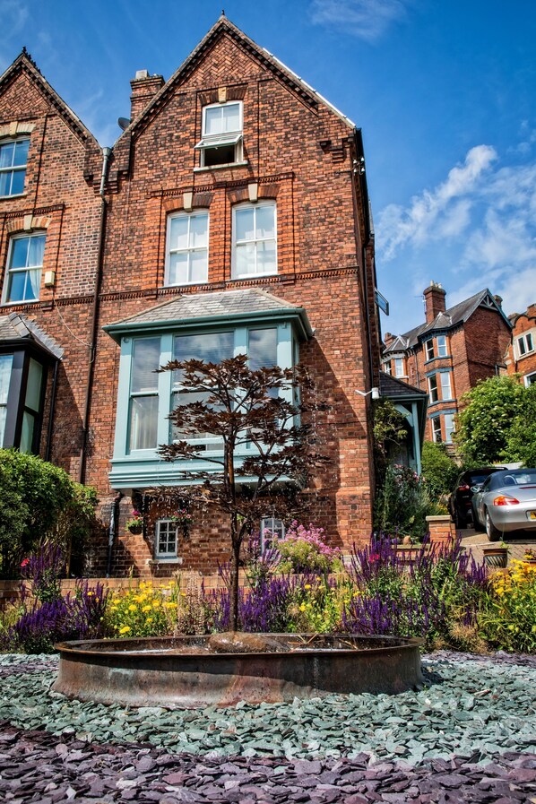 Fachada de la propiedad