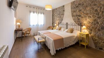 Standaard Twin kamer, 1 slaapkamer | 1 slaapkamer, een bureau, verduisterende gordijnen