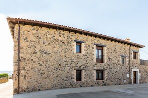 Front of property - Encantos de Monfragüe (Malpartida de Plasencia)
