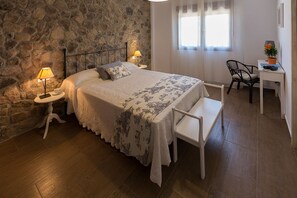 Standard-Zweibettzimmer, 1 Schlafzimmer | 1 Schlafzimmer, Schreibtisch, Verdunkelungsvorhänge