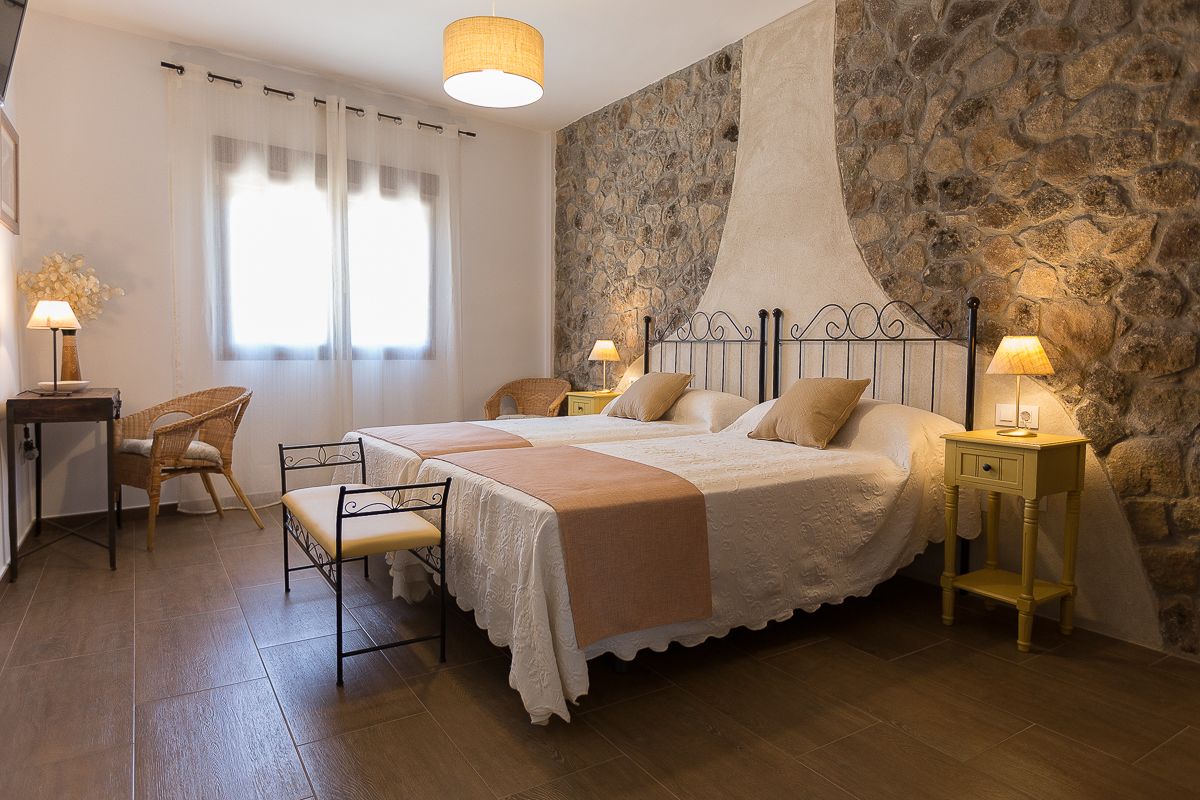 書桌、遮光布/窗簾、熨斗/熨衣板、免費搖籃/嬰兒床