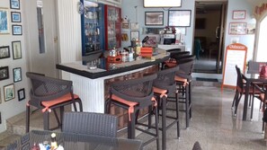 Bar (on property) - Villa Oranje Pattaya (Pattaya)