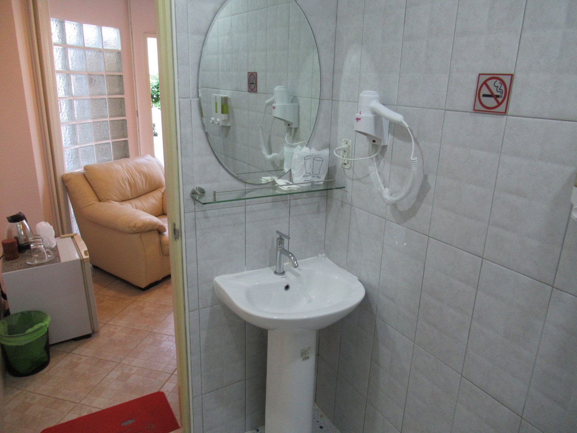 economy room | bathroom | free toiletries, hair dryer, towels