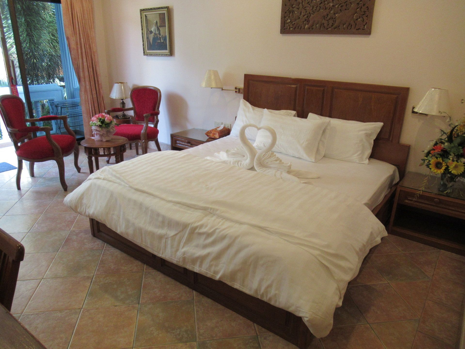 luxury room | minibar, in-room safe, desk, free wifi