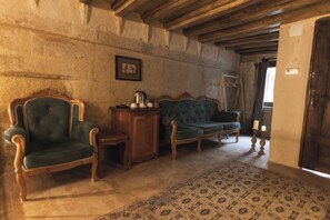 Standard Room | Living area