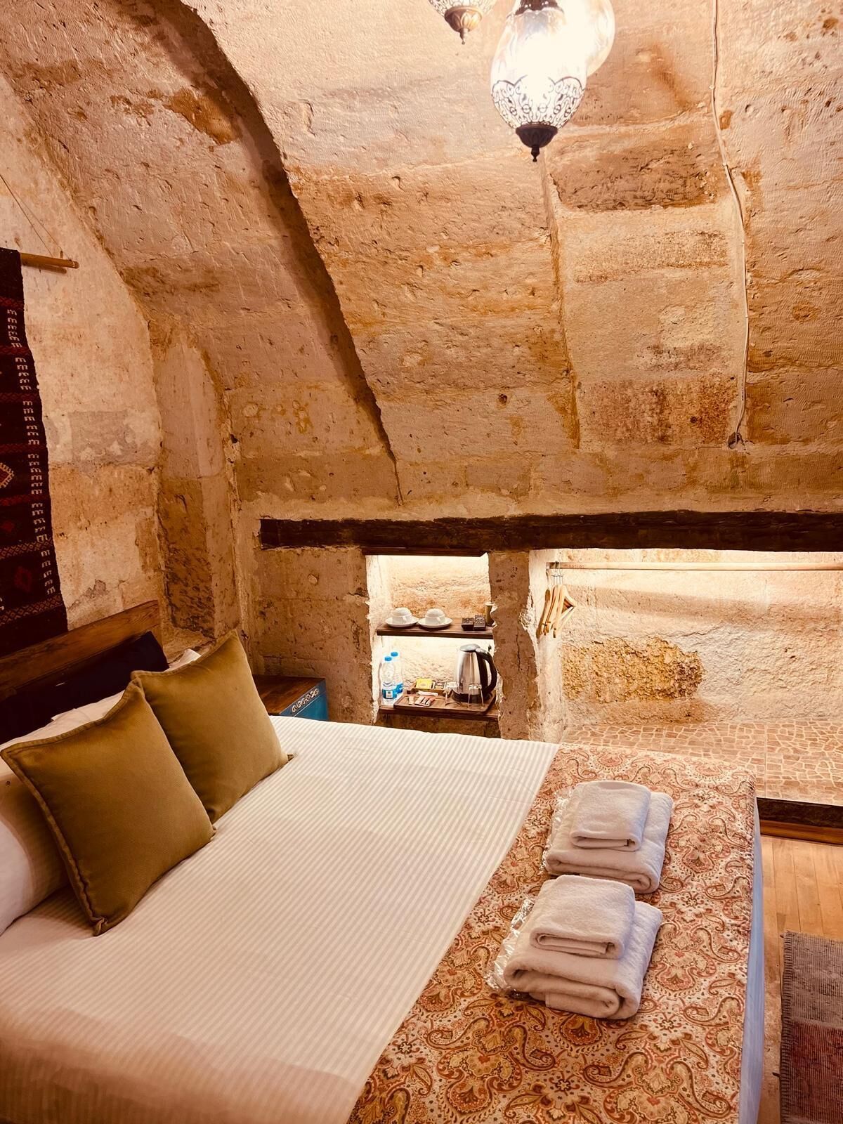 deluxe cave | minibar, individually decorated, individually furnished, soundproofing