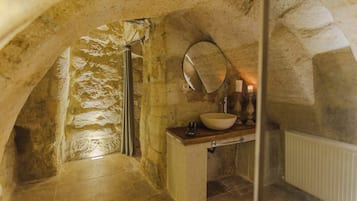 Standard Room | Bathroom | Free toiletries, hair dryer, slippers, towels