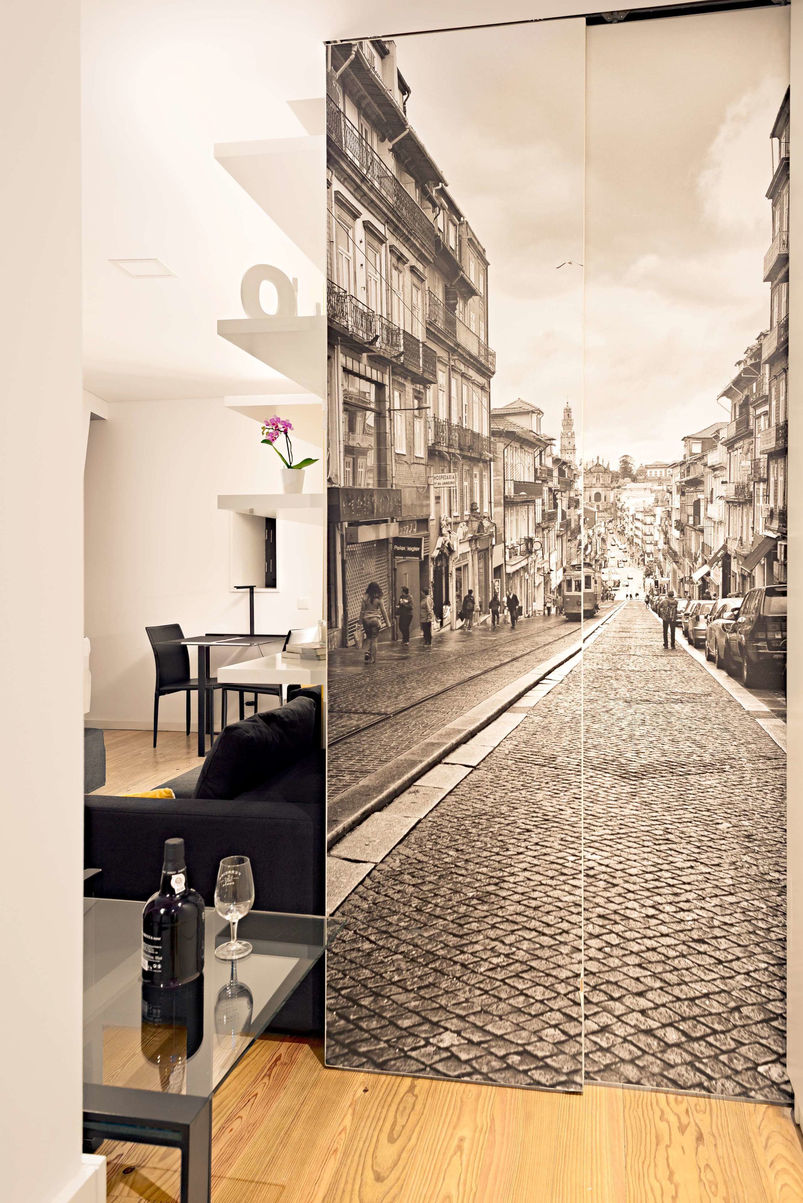 Romantische studio, Meerdere bedden, terras, uitzicht op de stad (Tram) | Woonruimte | Een 28-inch flatscreentelevisie met kabelzenders en televisie