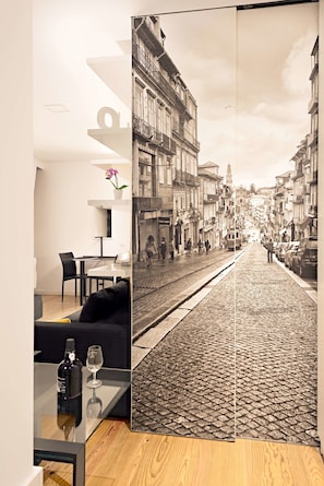 Studio Romantique, plusieurs lits, terrasse, vue ville (Tram) | Coin séjour