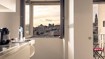 Estudio Grand, varias camas, balcón, vista a la ciudad | Vista desde la habitación