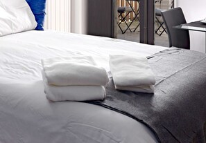 Bathtub, free toiletries, hair dryer, bidet