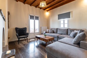 Executive Villa, 3 Bedrooms, Sea View (Outdoor Jetted Tub) | Living area