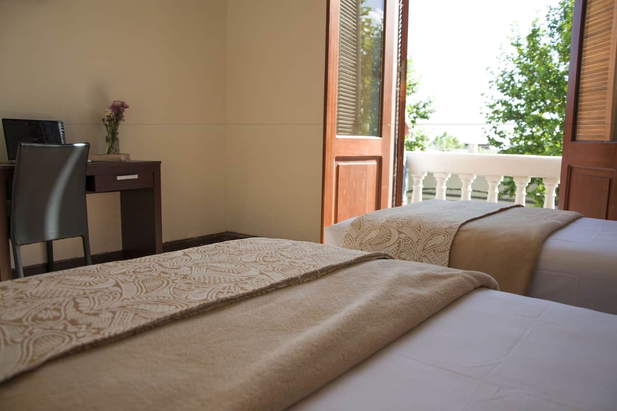 Standard Twin Room | In-room safe, soundproofing, cribs (free), WiFi (free)